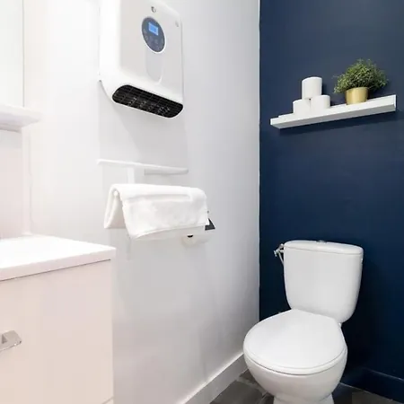 Equipped In The Center Of Apartment